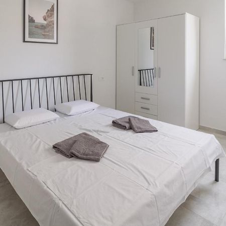 Blue Marina Apartments Bagian luar foto