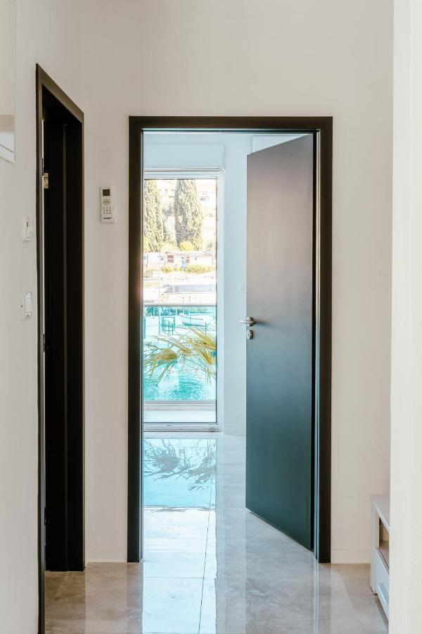 Blue Marina Apartments Bagian luar foto
