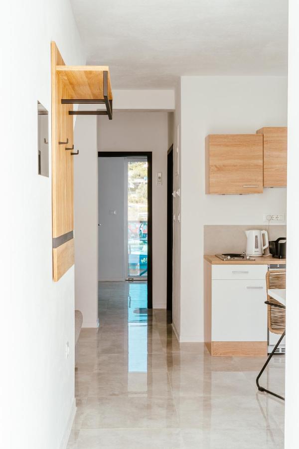 Blue Marina Apartments Bagian luar foto