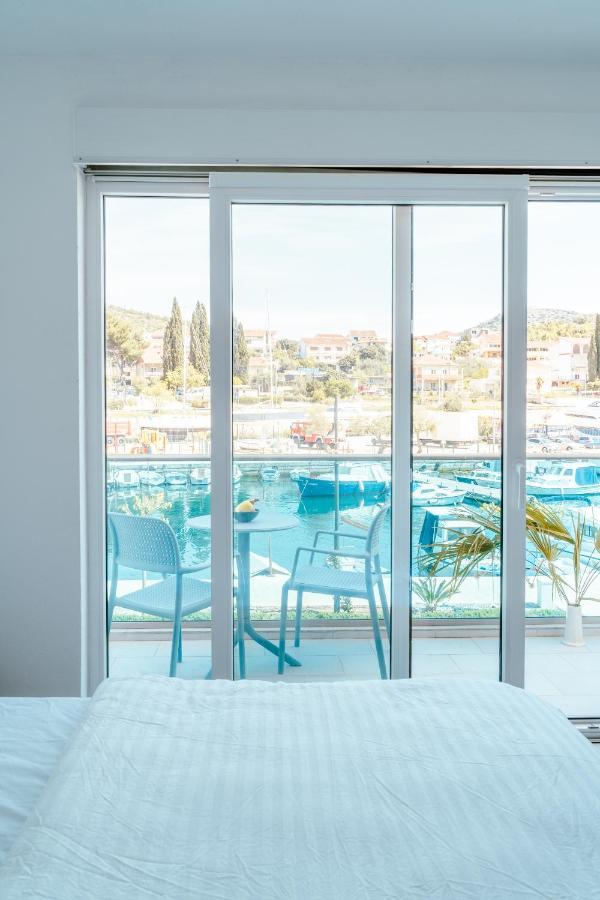 Blue Marina Apartments Bagian luar foto