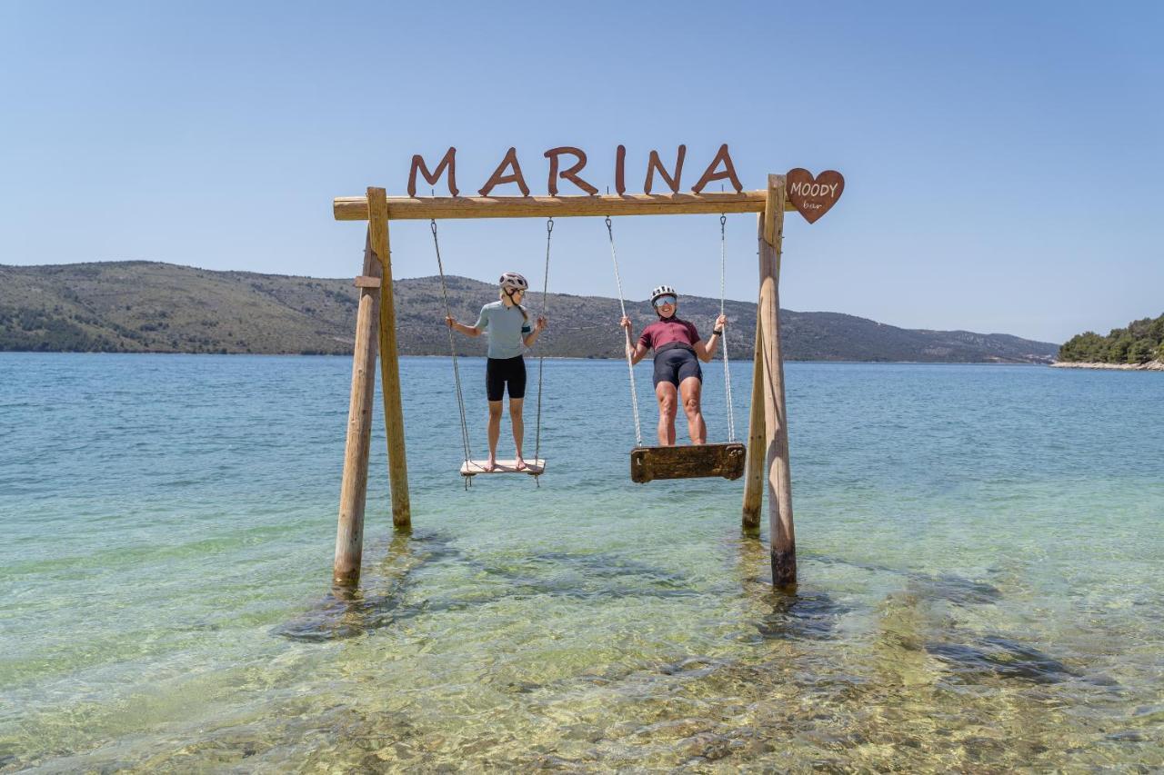 Blue Marina Apartments Bagian luar foto