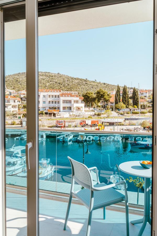 Blue Marina Apartments Bagian luar foto