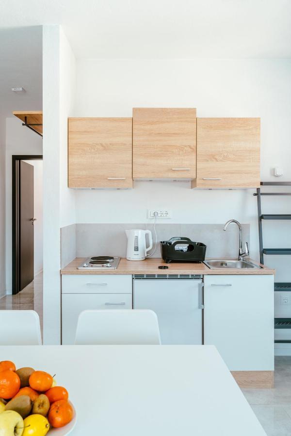 Blue Marina Apartments Bagian luar foto
