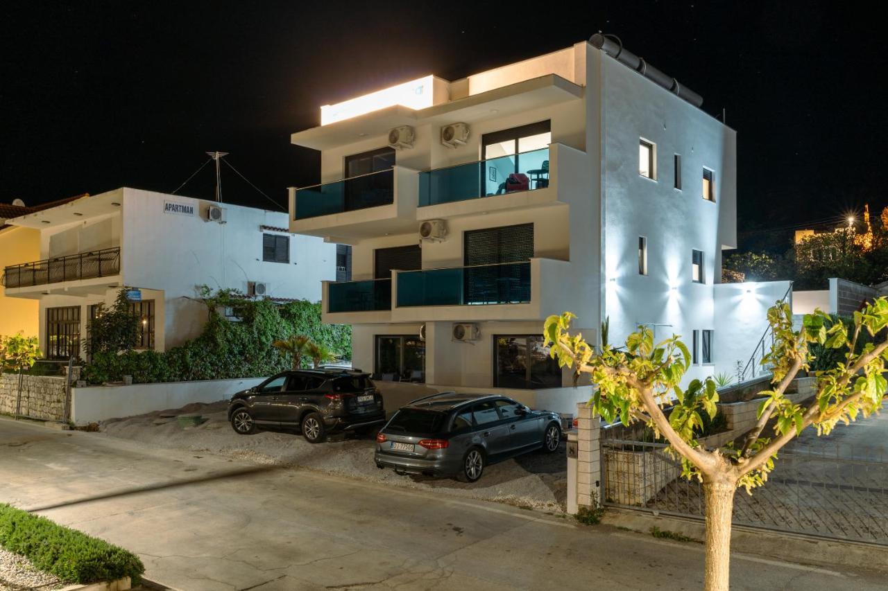Blue Marina Apartments Bagian luar foto