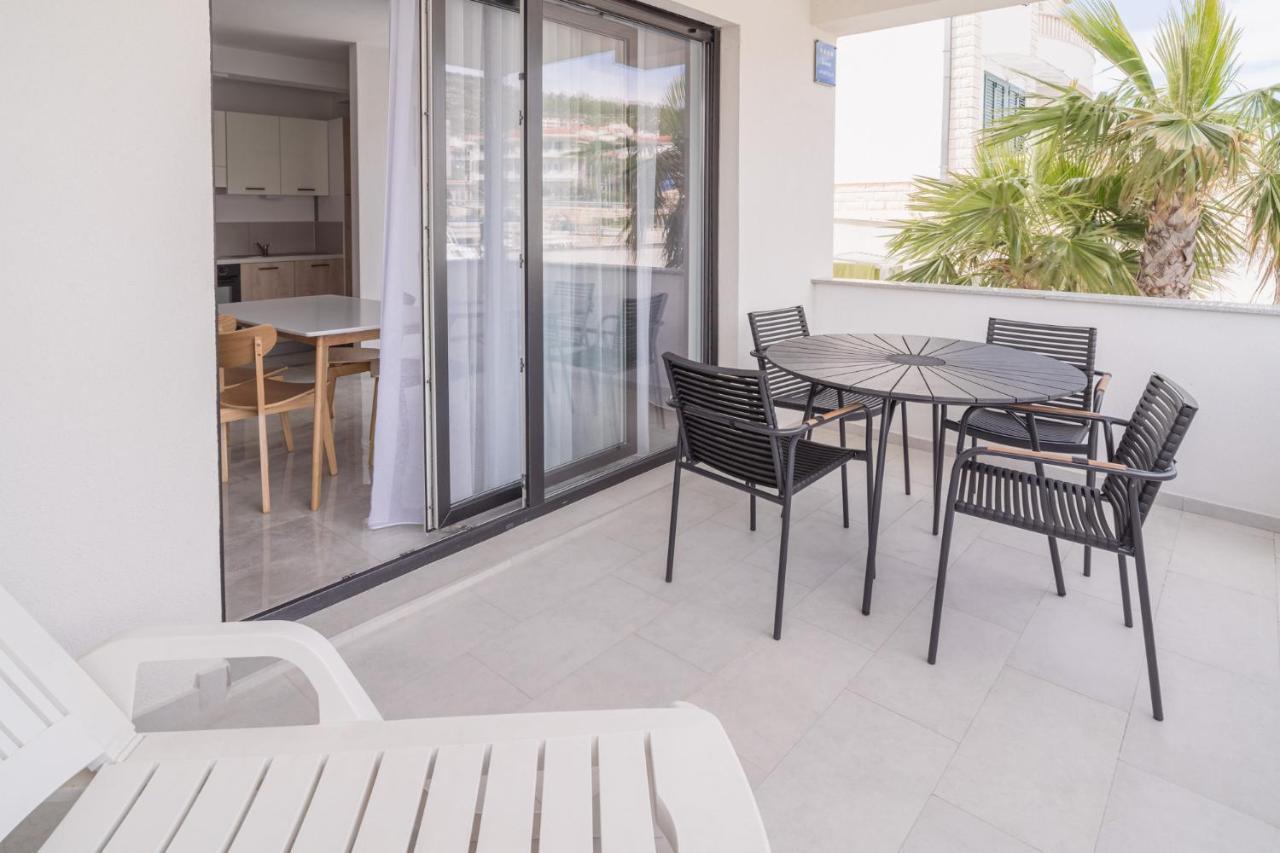 Blue Marina Apartments Bagian luar foto