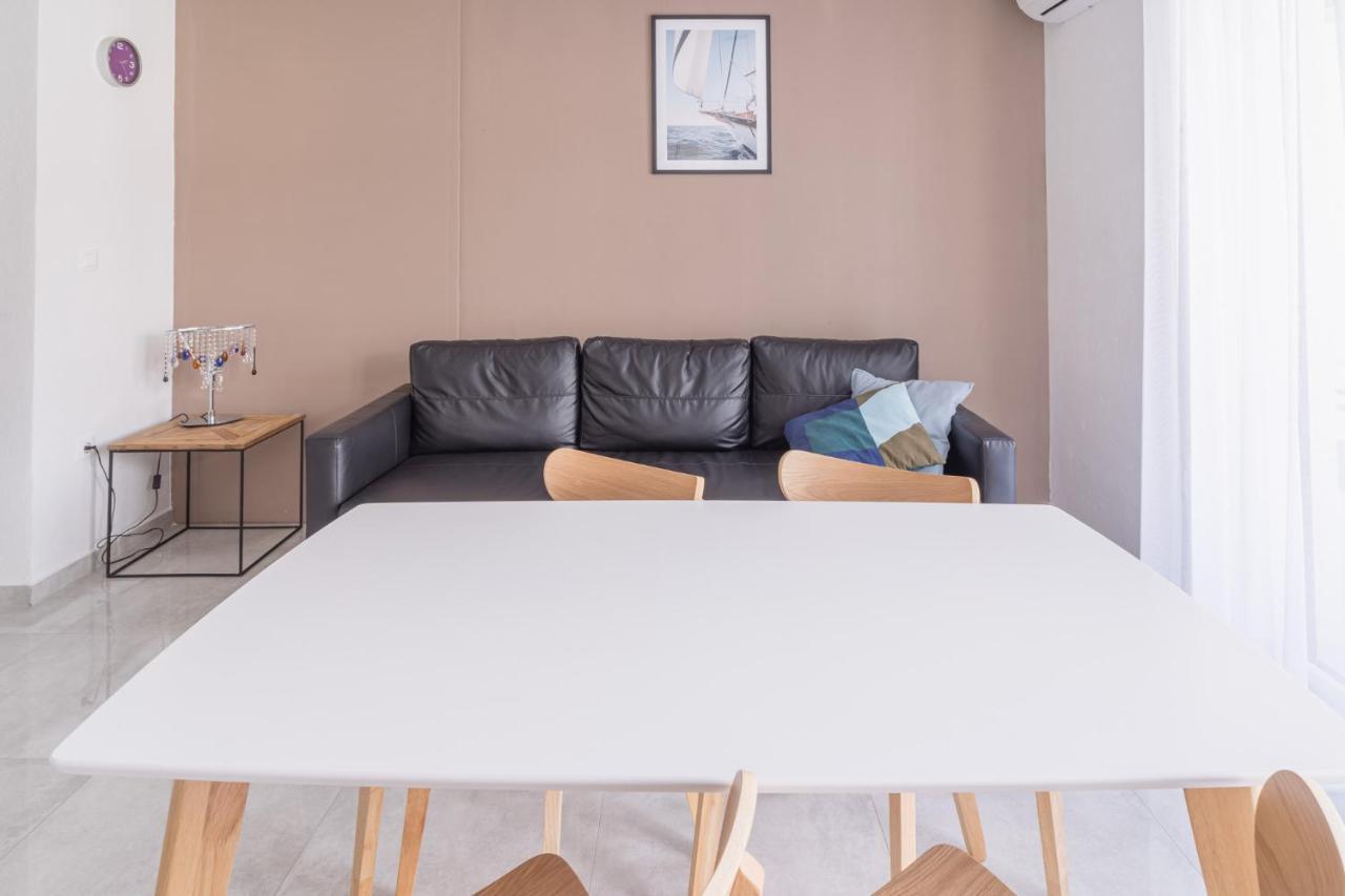Blue Marina Apartments Bagian luar foto