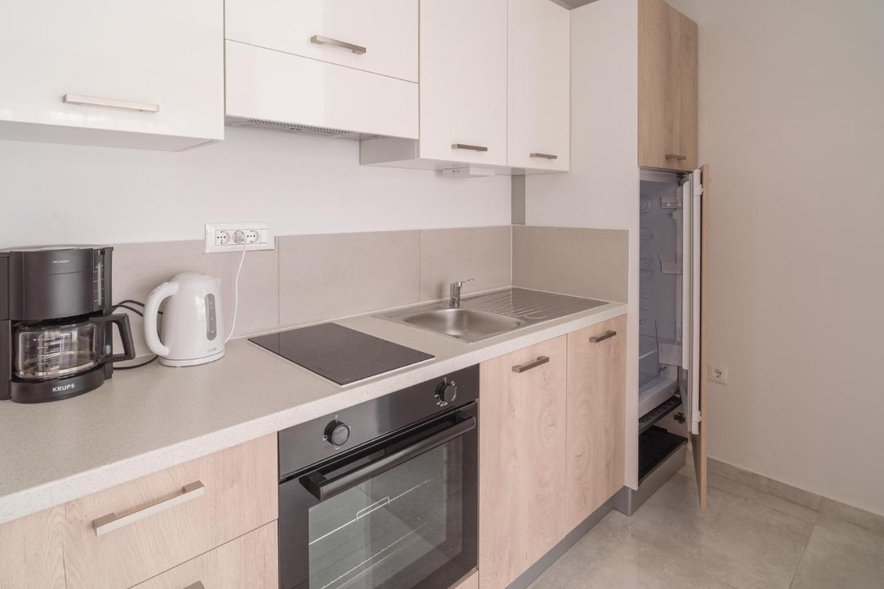 Blue Marina Apartments Bagian luar foto