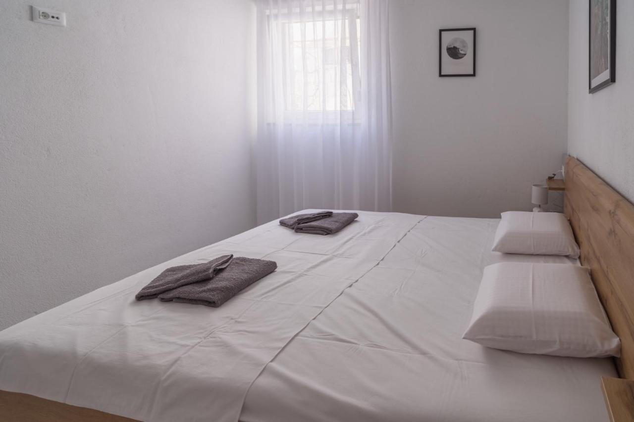 Blue Marina Apartments Bagian luar foto