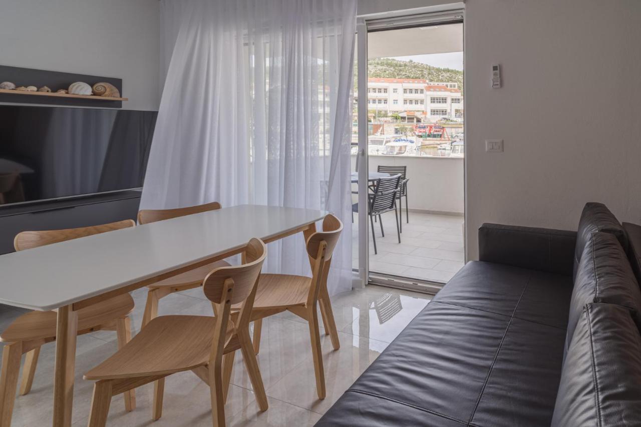 Blue Marina Apartments Bagian luar foto