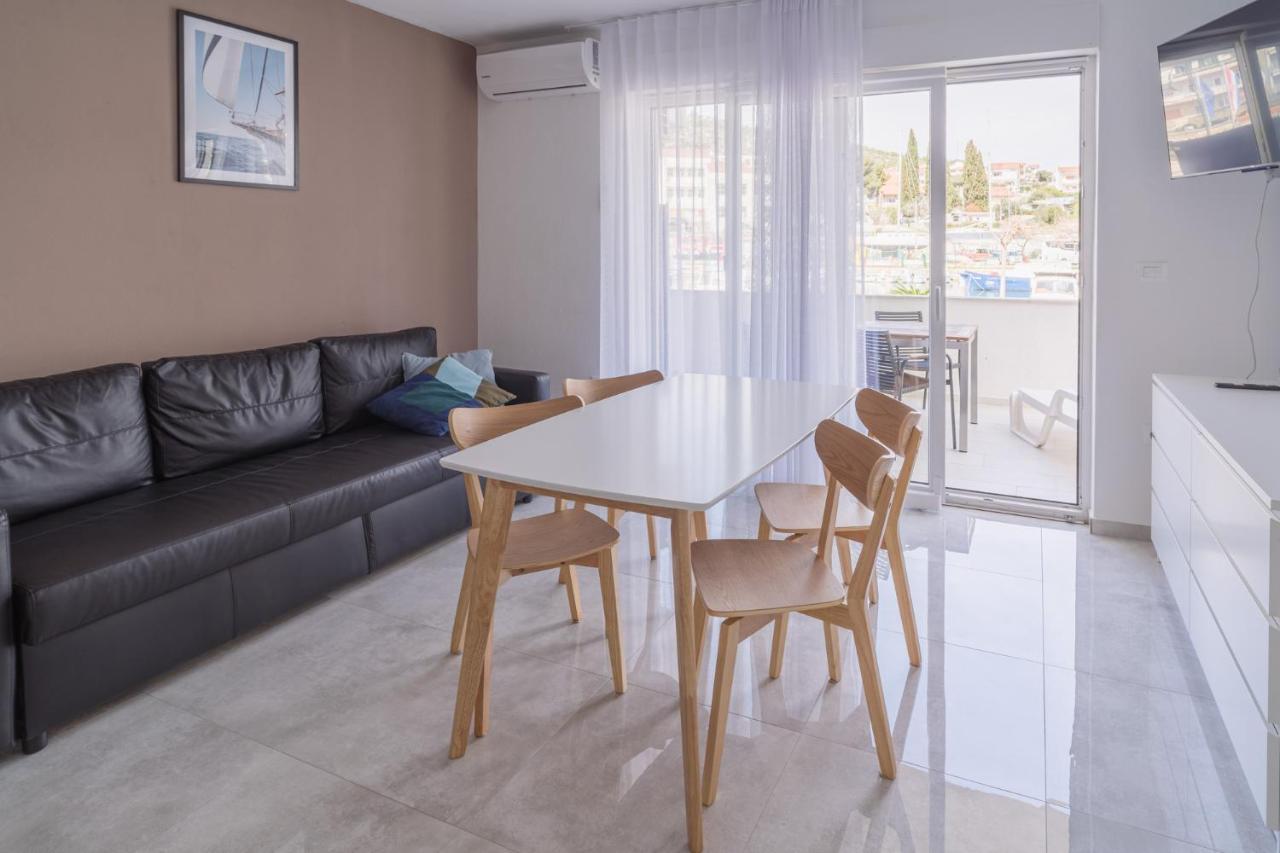 Blue Marina Apartments Bagian luar foto