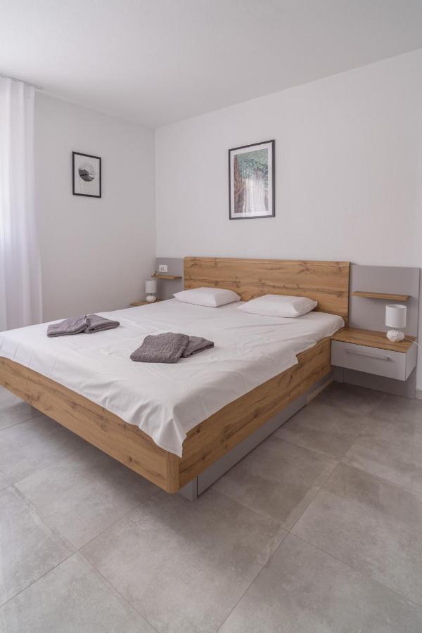 Blue Marina Apartments Bagian luar foto