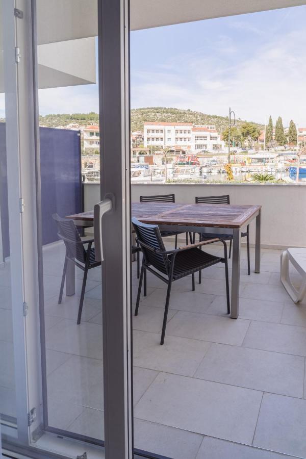 Blue Marina Apartments Bagian luar foto